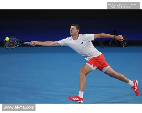 外国足球明星在热带海滩上展开激战,激情四溢的夏日对决引发热议 外国足球明星在热带海滩上展开激战,激情四溢的夏日对决引发热议