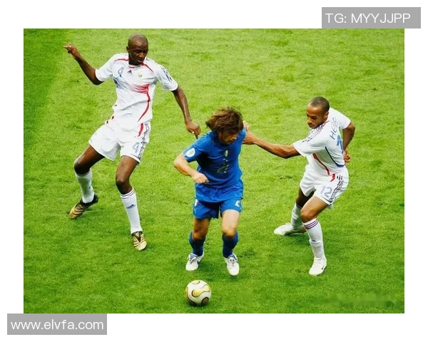 足球明星展现成熟魅力的微笑瞬间与背后的故事 足球明星展现成熟魅力的微笑瞬间与背后的故事